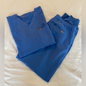 FIGS Men’s Scrub Set (Top and Bottom)